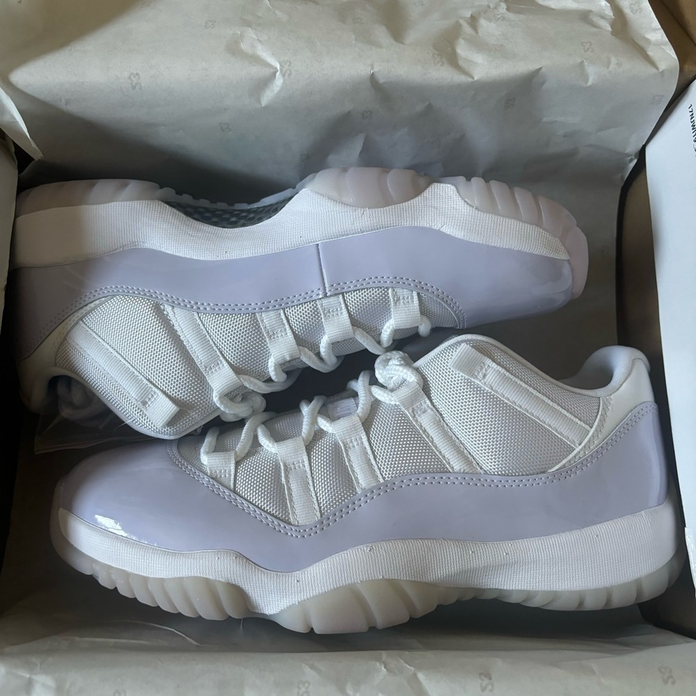 Pure Violet Women’s/Unisex Jordan 11 Low Retro